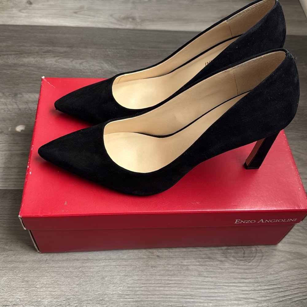 ENZO ANGIOLINI SUEDE PUMPS!